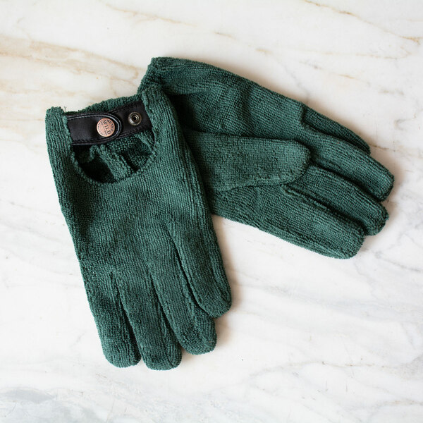 we 💚 these dusting gloves! they are a must have for plant parents. #b